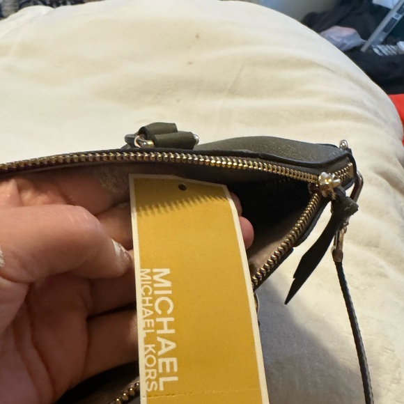 New - Picture 3 of 6